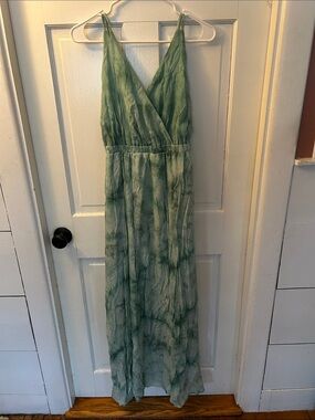 Lulu's Sage Green Lost in Paradise Maxi Dress- New with tags